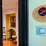 Il Vizio Del Centro 4*