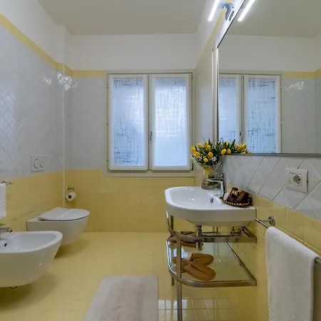 Il Vizio Del Centro 4*